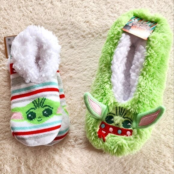 NEW WOMEN'S star wars baby Yoda Mandalorianslippers/socks bundle one size - Picture 1 of 11